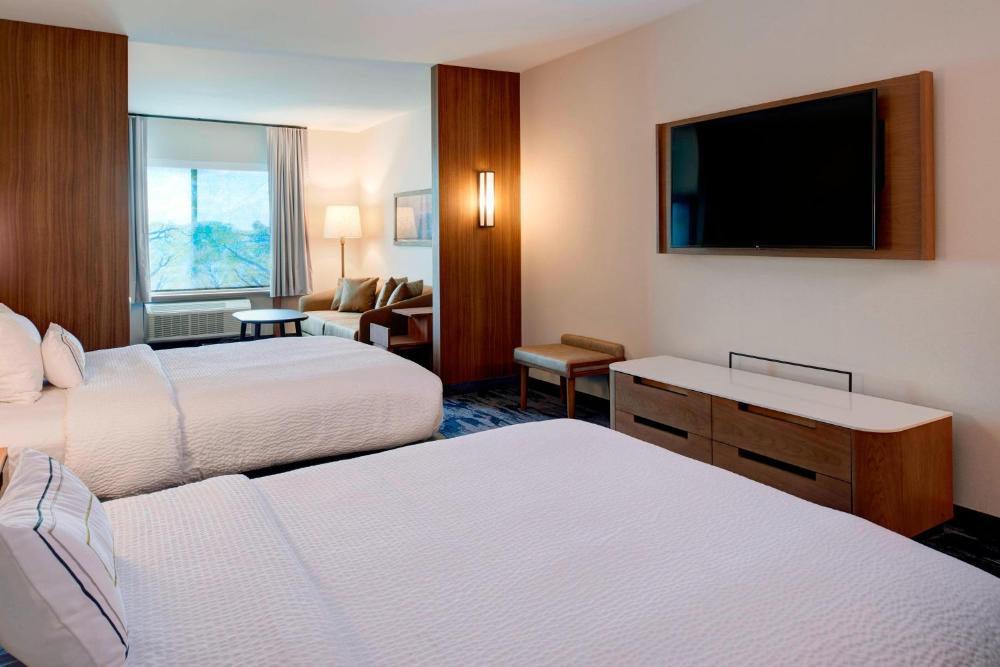 Queen Suite with Two Queen Beds interior